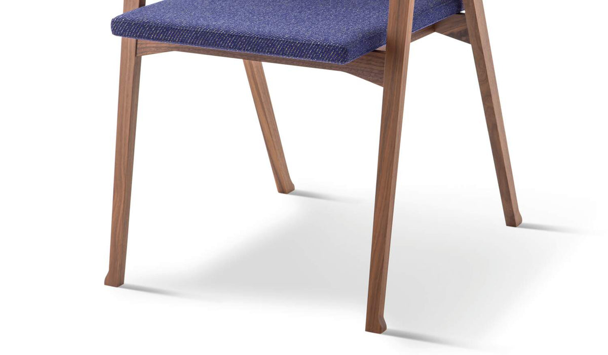 Fauteuil 832 Luisa de Franco Albini - Cassina-détail des pieds en noyer et de l&