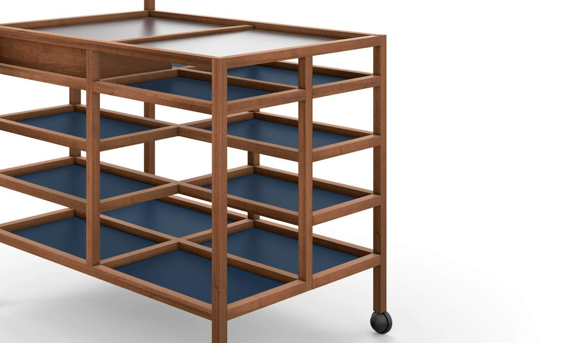 Desserte Serving Cart de Bodil Kjær - Cassina-détail des plateaux bleus et des montants en bois-Cassina
