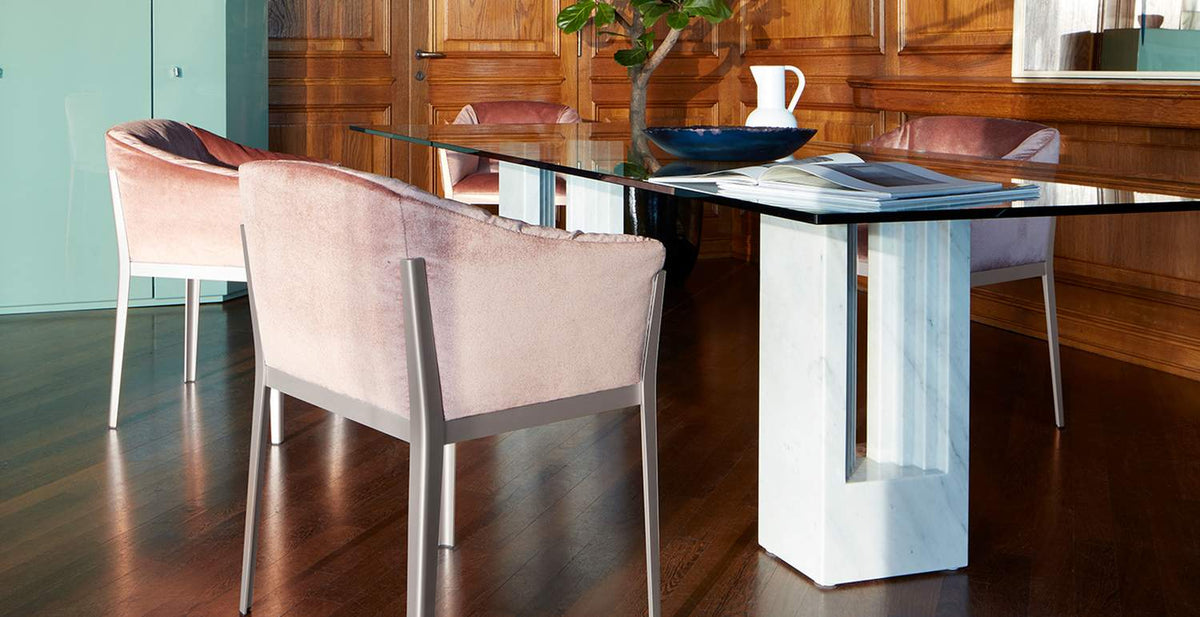 Table W04 Delfi de Marcel Breuer et Carlo Scarpa - Cassina-détail du pied en marbre et du plateau en verre-Cassina