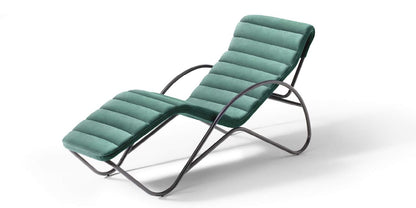 Chaise longue 546 Indochine de Charlotte Perriand - Cassina-vue de trois quarts, assise verte et cadre noir-Cassina