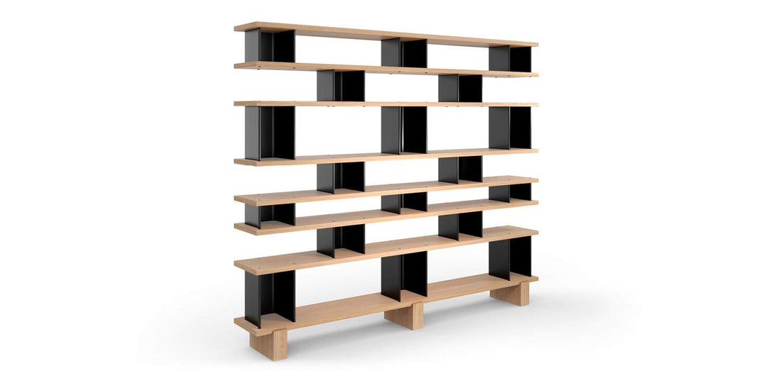 Bibliothèque 536 Nuage à Plots de Charlotte Perriand - Cassina-vue de trois quarts, étagères chêne et métal noir-Cassina