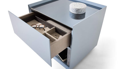 Table de chevet Ghost Box de Mikal Harrsen - Cassina-tiroir avec vide-poche-The Woods Gallery