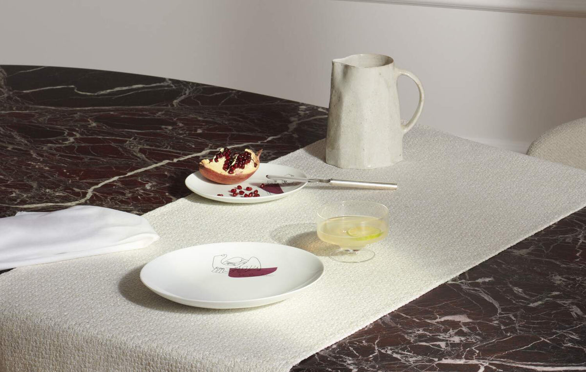 Linge de table Together - Cassina-chemin de table blanc cassé sur table en marbre-Cassina