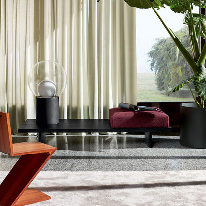 Banc modulable 514 Refolo de Charlotte Perriand - Cassina-banc noir avec coussin bordeaux et lampe globe-Cassina