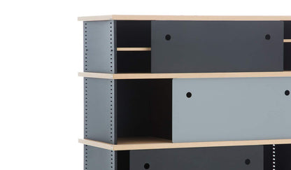 Bibliothèque 526 Nuage de Charlotte Perriand - Cassina-étagères en bois avec portes coulissantes grises et noires-Cassina