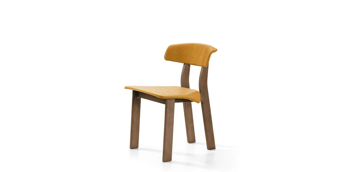 Chaise Back-Wing de Patricia Urquiola - Cassina-chaise en noyer et cuir cognac-The Woods Gallery