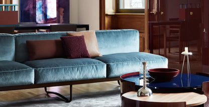 Canapé 5 Appartement Le Corbusier (LC5) - Cassina-canapé bleu en velours dans un salon-Cassina