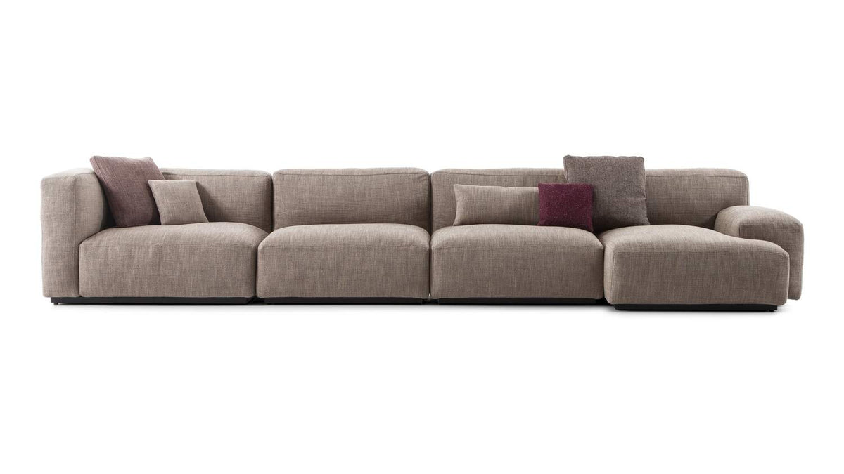 Canapé modulable Mex Cube de Piero Lissoni - Cassina-composition linéaire avec pouf-The Woods Gallery