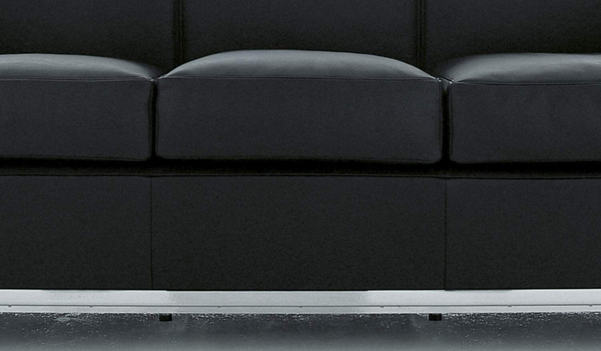 Canapé 2 Grand Confort (LC2) petit modèle, trois places - Cassina-vue de face, cuir noir-Cassina