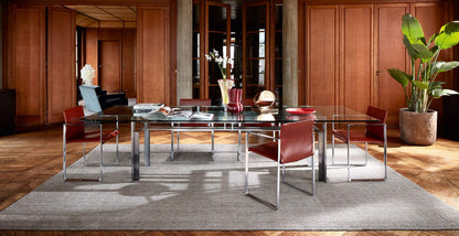 Table W01 Doge de Carlo Scarpa - Cassina-table en verre, chaises en cuir rouge et parquet-Cassina