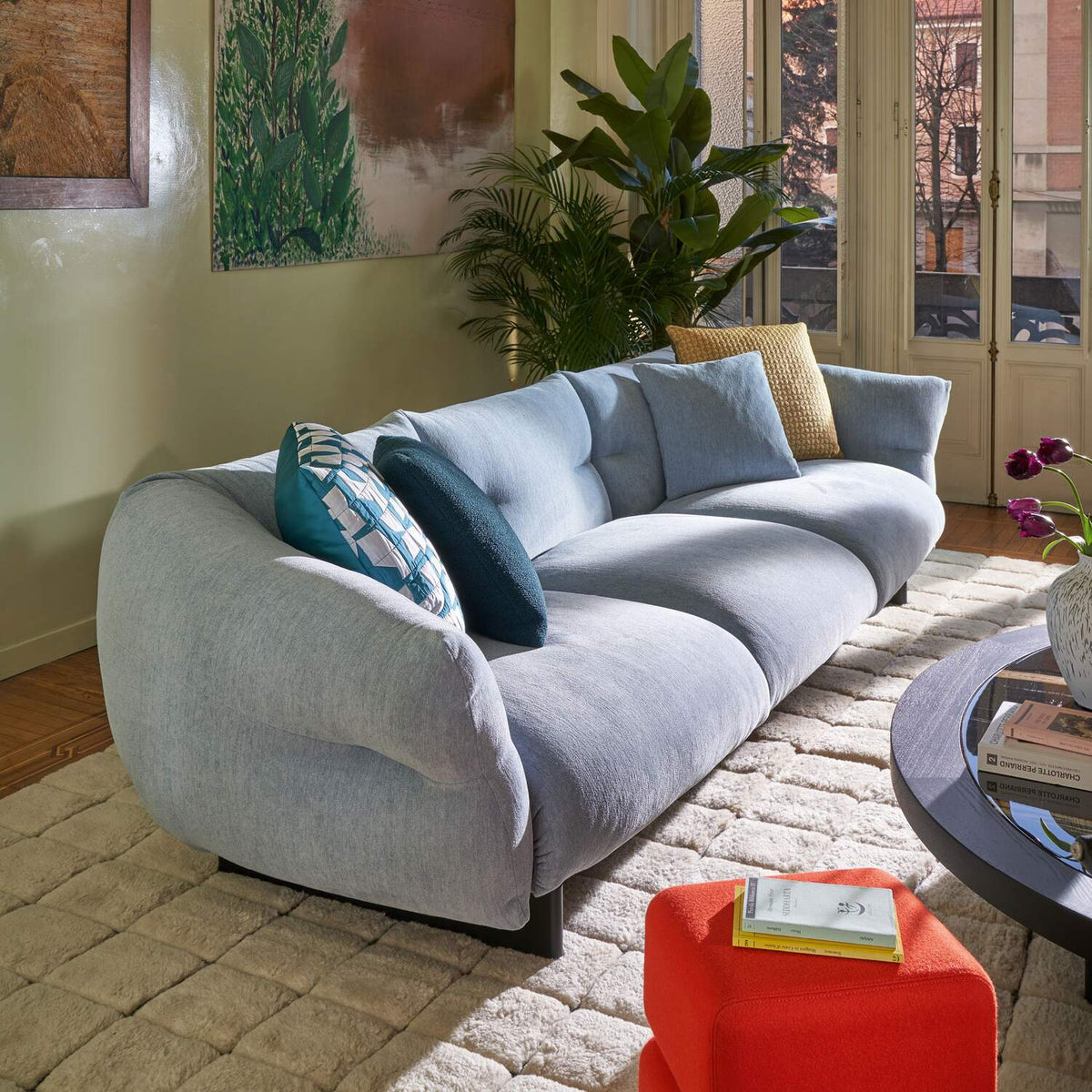 Canapé modulable Mon-Cloud de Patricia Urquiola - Cassina-composition courbe bleue en ambiance-The Woods Gallery