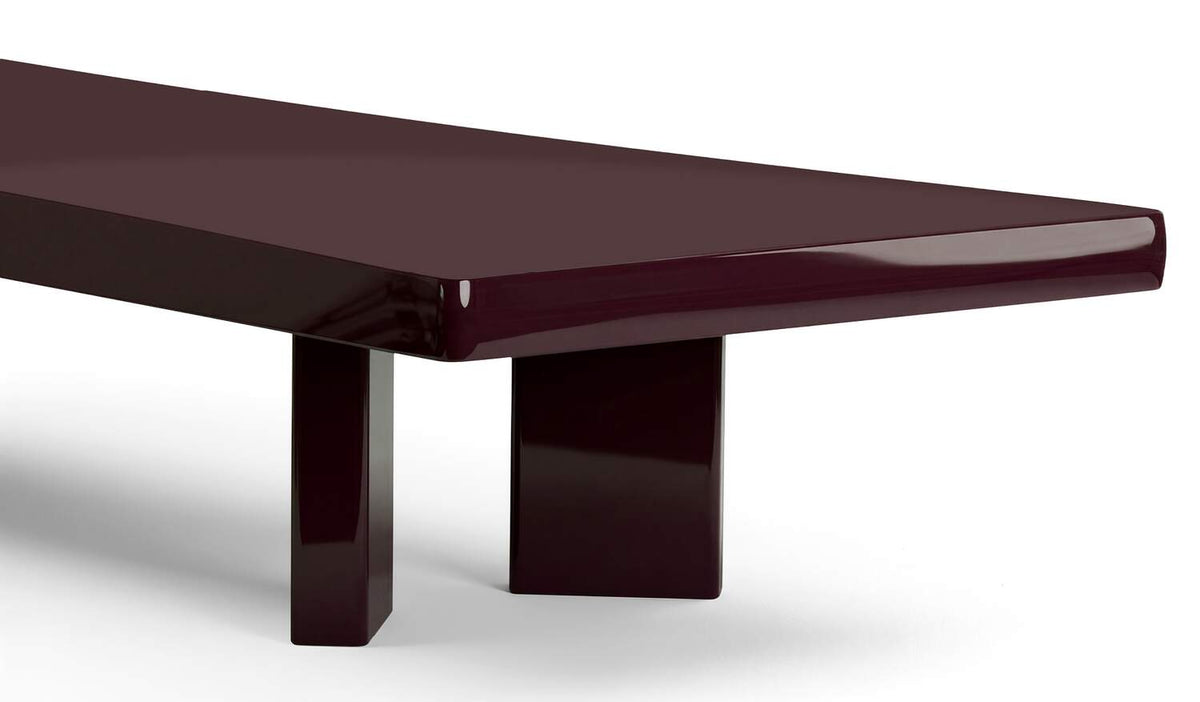 Table basse 515 Plana de Charlotte Perriand - Cassina-détail du plateau laqué bordeaux et des pieds-Cassina
