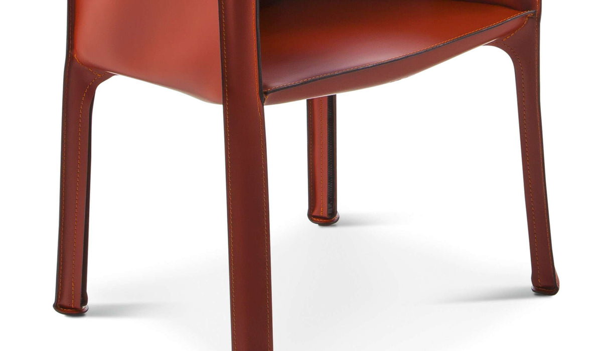 Fauteuil en cuir CAB 413 par Mario Bellini - Cassina-détail des pieds habillés de cuir, Cassina