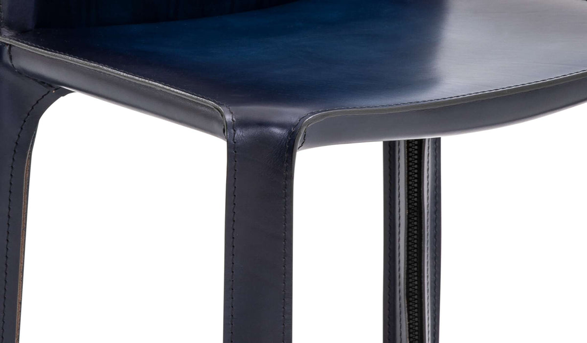 Chaise CAB 412 de Mario Bellini - Cassina-détail du cuir tendu sur l&