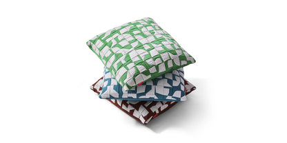 Coussin décoratif Frame - Cassina-trois coussins empilés à motifs géométriques-Cassina