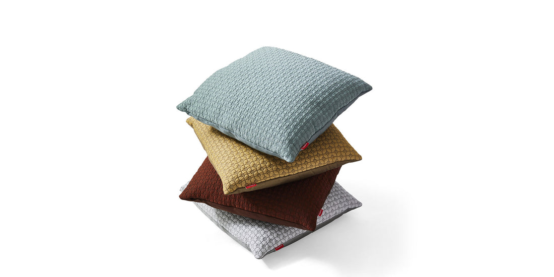 Coussin décoratif Frame - Cassina-pile de quatre coussins de coloris différents-Cassina