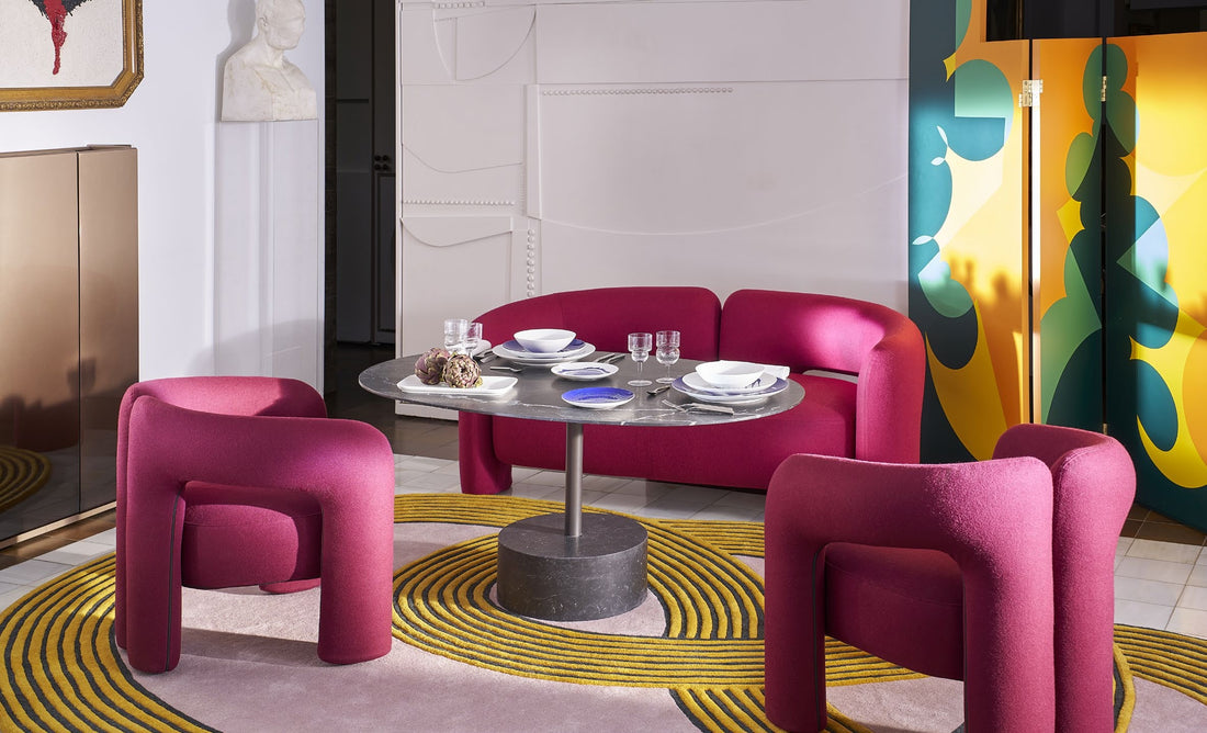 Fauteuil Dudet de Patricia Urquiola - Cassina-ambiance salon, deux fauteuils et canapé framboise-The Woods Gallery