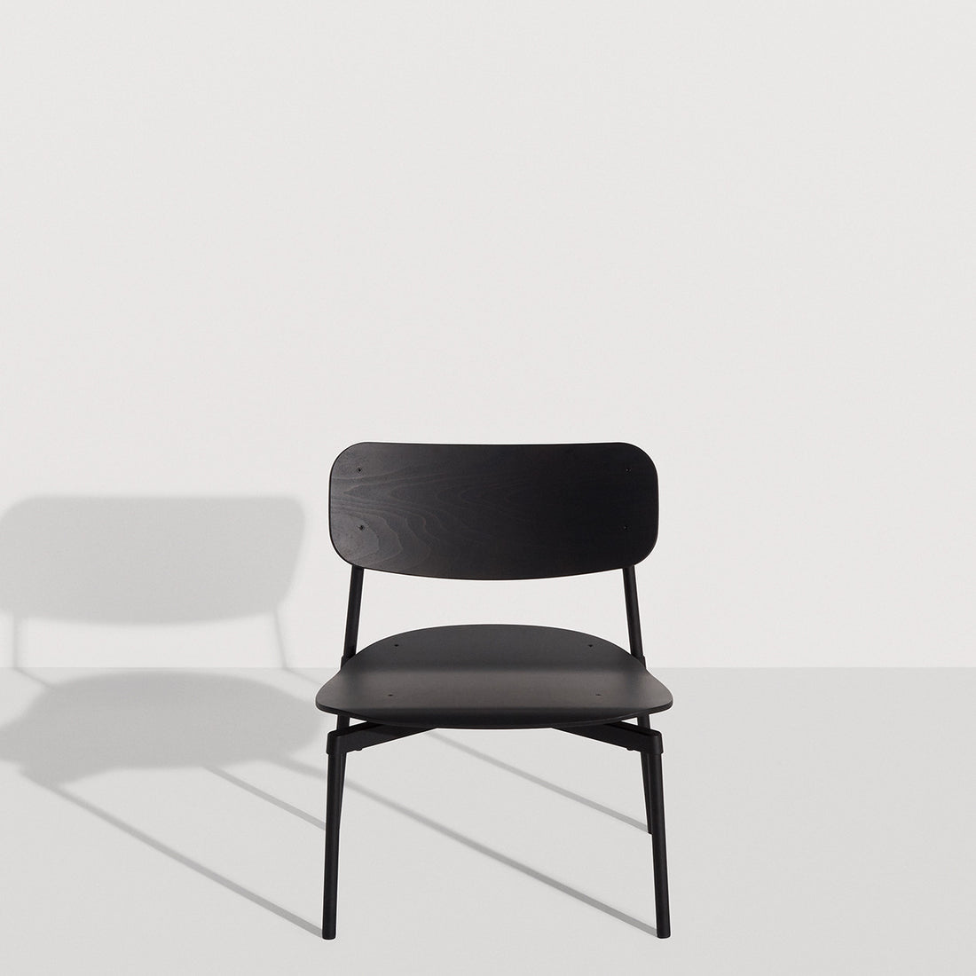 Fauteuil lounge Fromme Bois de Tom Chung - Petite Friture-Noir-The Woods Gallery
