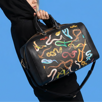 Sac de voyage Snakes de ToiletPaper - Seletti-en situation 2, visuel de synthèse-The Woods Gallery