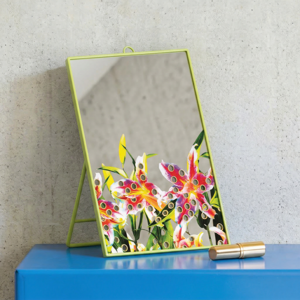 Miroir Flowers With Holes de ToiletPaper - Seletti-en situation, visuel de synthèse-The Woods Gallery