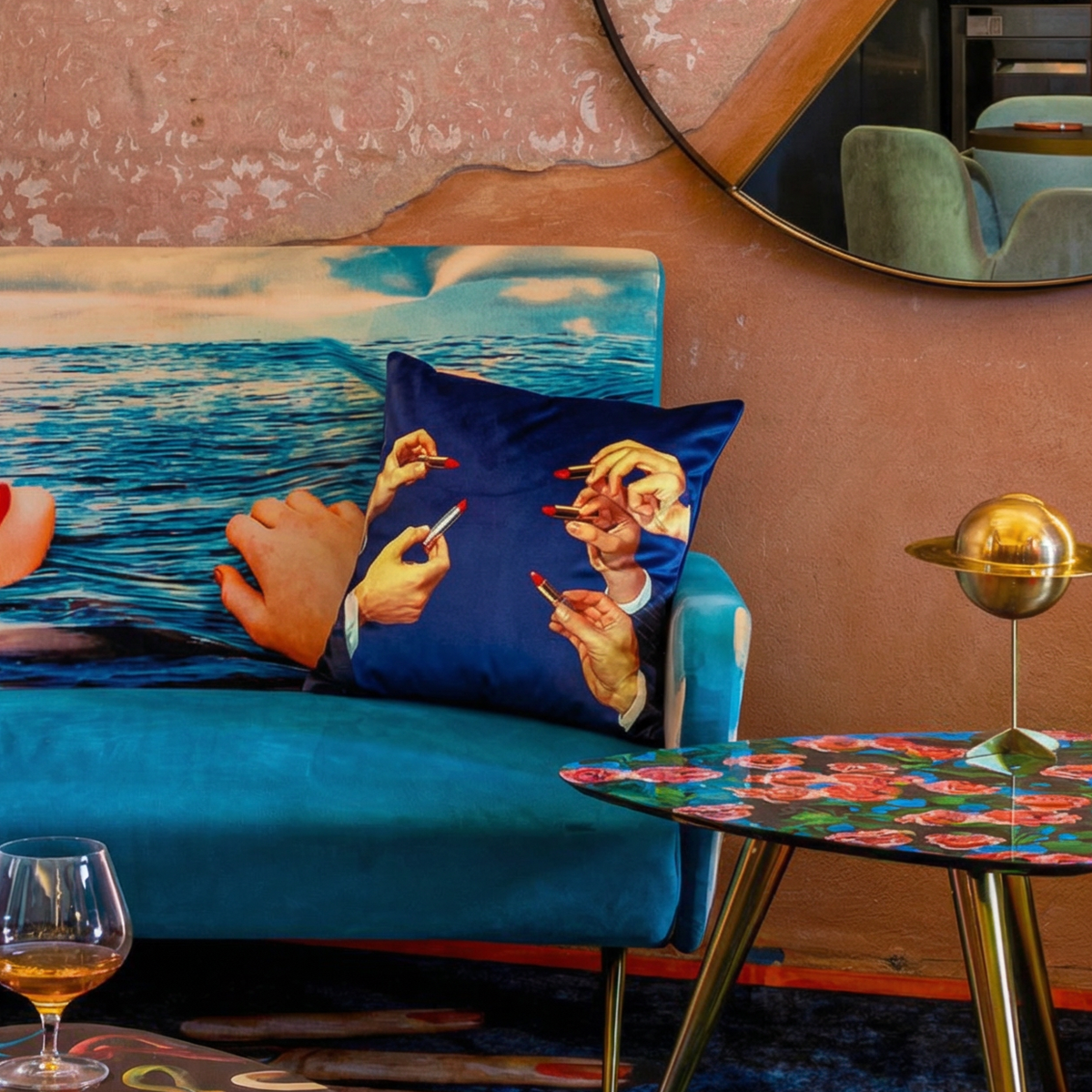 Coussin Lipsticks de ToiletPaper - Seletti-en situation, visuel de synthèse-The Woods Gallery