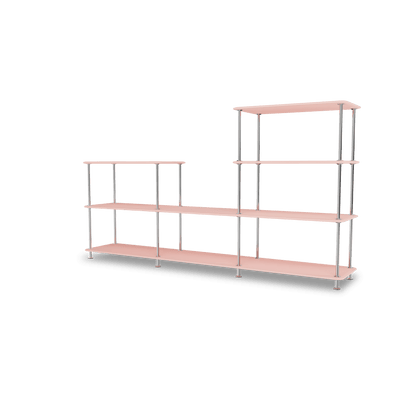 Etagère Free 312000 Montana, tablettes 167 Ruby et structure 44C Chrome, vue de trois quarts sur fond blanc