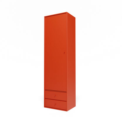 Armoire Attire I Montana, laque 145 Rosehip, suspendu au rail mural, vue de trois quarts sur fond blanc