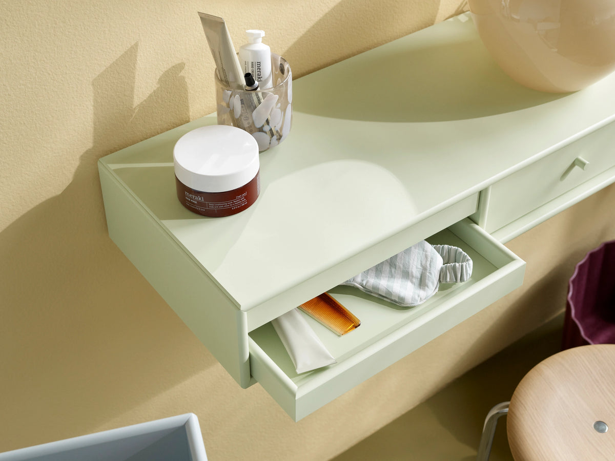 Mise en scène Montana avec coiffeuse murale Makeup, laques Pomelo (2)