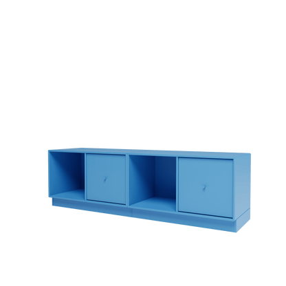 Banc Rest II Montana, laque 154 Azure, sur socle de 7 cm, vue de trois quarts sur fond blanc