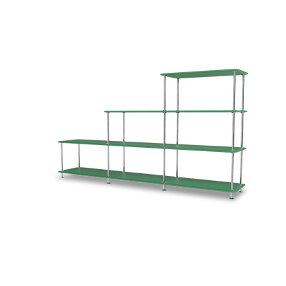 Etagère Free 321000 Montana, tablettes 232 Parsley et structure 44C Chrome, vue de trois quarts sur fond blanc