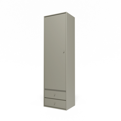 Armoire Attire I Montana, laque 144 Fennel, suspendu au rail mural, vue de trois quarts sur fond blanc