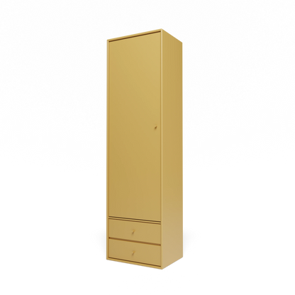 Armoire Attire I Montana, laque 157 Cumin, suspendu au rail mural, vue de trois quarts sur fond blanc