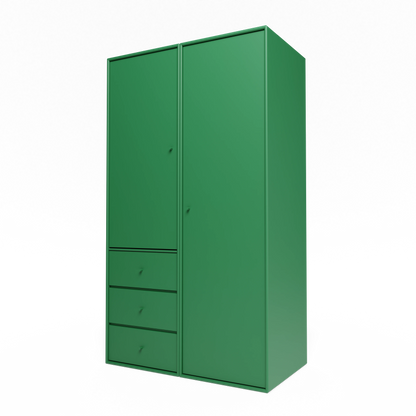 Armoire Attire III Montana, laque 152 Parsley, suspendu au rail mural, vue de trois quarts sur fond blanc