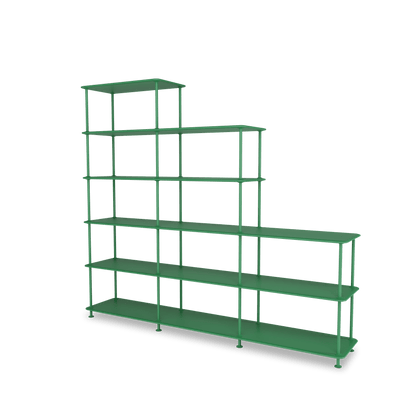 Etagère Free 542000 Montana, tablettes 232 Parsley et structure 152 Parsley, vue de trois quarts sur fond blanc