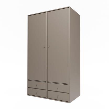 Armoire Attire IV Montana, laque 141 Truffle, suspendu au rail mural, vue de trois quarts sur fond blanc