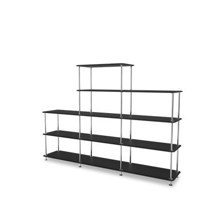 Etagère Free 342000 Montana, tablettes 207 Black et structure 44C Chrome, vue de trois quarts sur fond blanc
