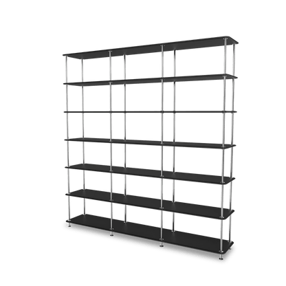 Etagère Free 666000 Montana, tablettes 207 Black et structure 44C Chrome, vue de trois quarts sur fond blanc