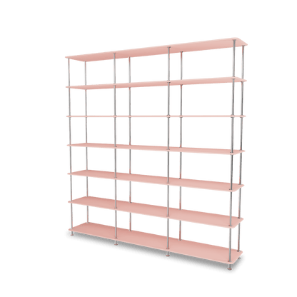 Etagère Free 666000 Montana, tablettes 167 Ruby et structure 44C Chrome, vue de trois quarts sur fond blanc