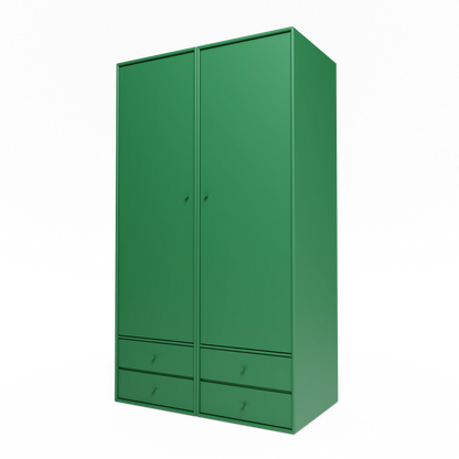 Armoire Attire IV Montana, laque 152 Parsley, suspendu au rail mural, vue de trois quarts sur fond blanc