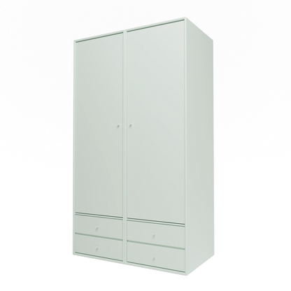 Armoire Attire IV Montana, laque 161 Mist, suspendu au rail mural, vue de trois quarts sur fond blanc