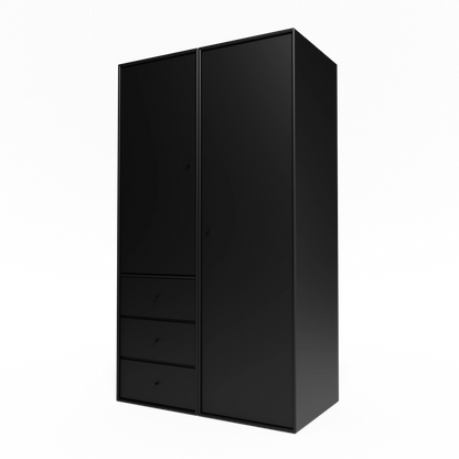 Armoire Attire III Montana, laque 05 Black, suspendu au rail mural, vue de trois quarts sur fond blanc