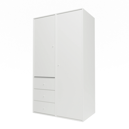 Armoire Attire III Montana, laque 01 White, suspendu au rail mural, vue de trois quarts sur fond blanc