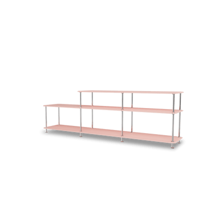Etagère Free 111220 Montana, tablettes 167 Ruby et structure 44C Chrome, vue de trois quarts sur fond blanc