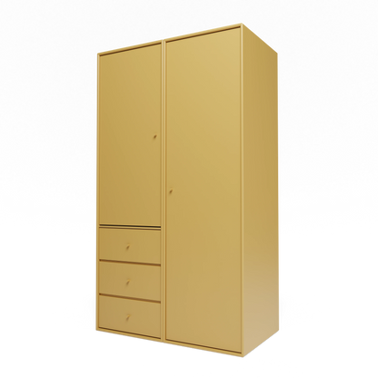 Armoire Attire III Montana, laque 157 Cumin, suspendu au rail mural, vue de trois quarts sur fond blanc