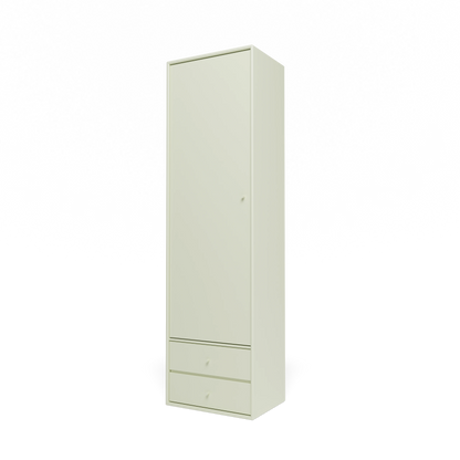 Armoire Attire I Montana, laque 140 Pomelo, suspendu au rail mural, vue de trois quarts sur fond blanc