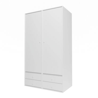 Armoire Attire IV Montana, laque 38 Snow, suspendu au rail mural, vue de trois quarts sur fond blanc
