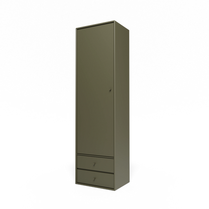 Armoire Attire I Montana, laque 139 Oregano, suspendu au rail mural, vue de trois quarts sur fond blanc