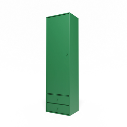 Armoire Attire I Montana, laque 152 Parsley, suspendu au rail mural, vue de trois quarts sur fond blanc