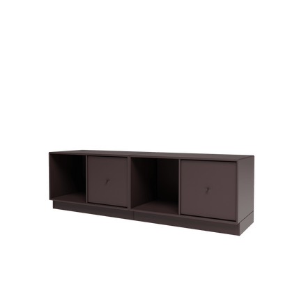 Banc Rest II Montana, laque 160 Balsamic, sur socle de 7 cm, vue de trois quarts sur fond blanc