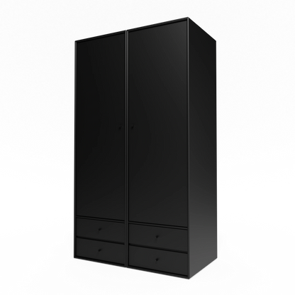 Armoire Attire IV Montana, laque 05 Black, suspendu au rail mural, vue de trois quarts sur fond blanc